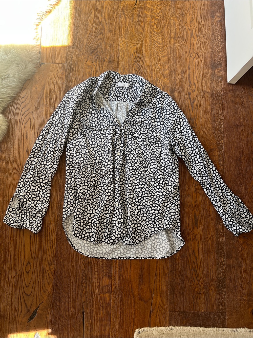 Mikoh Navy and White Daisy Print Button-Up Shirt